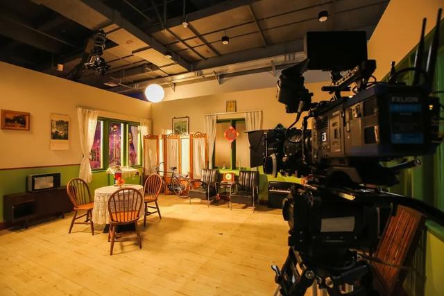 活动现场,上海电影学院2024届毕业展演季正式"开