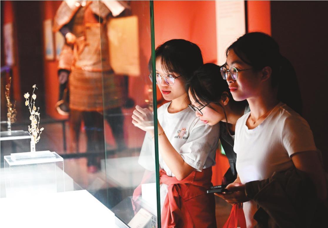 海洋演义·2024葫芦岛半程马拉松鸣枪开跑,"体育赛事 旅游"的新场景