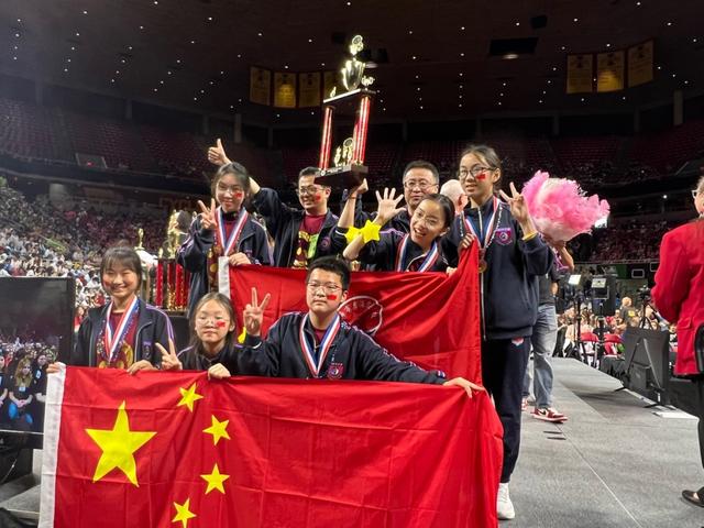 上海师范大学天华学院参赛队,照片由学校提供上海市向明中学和上海