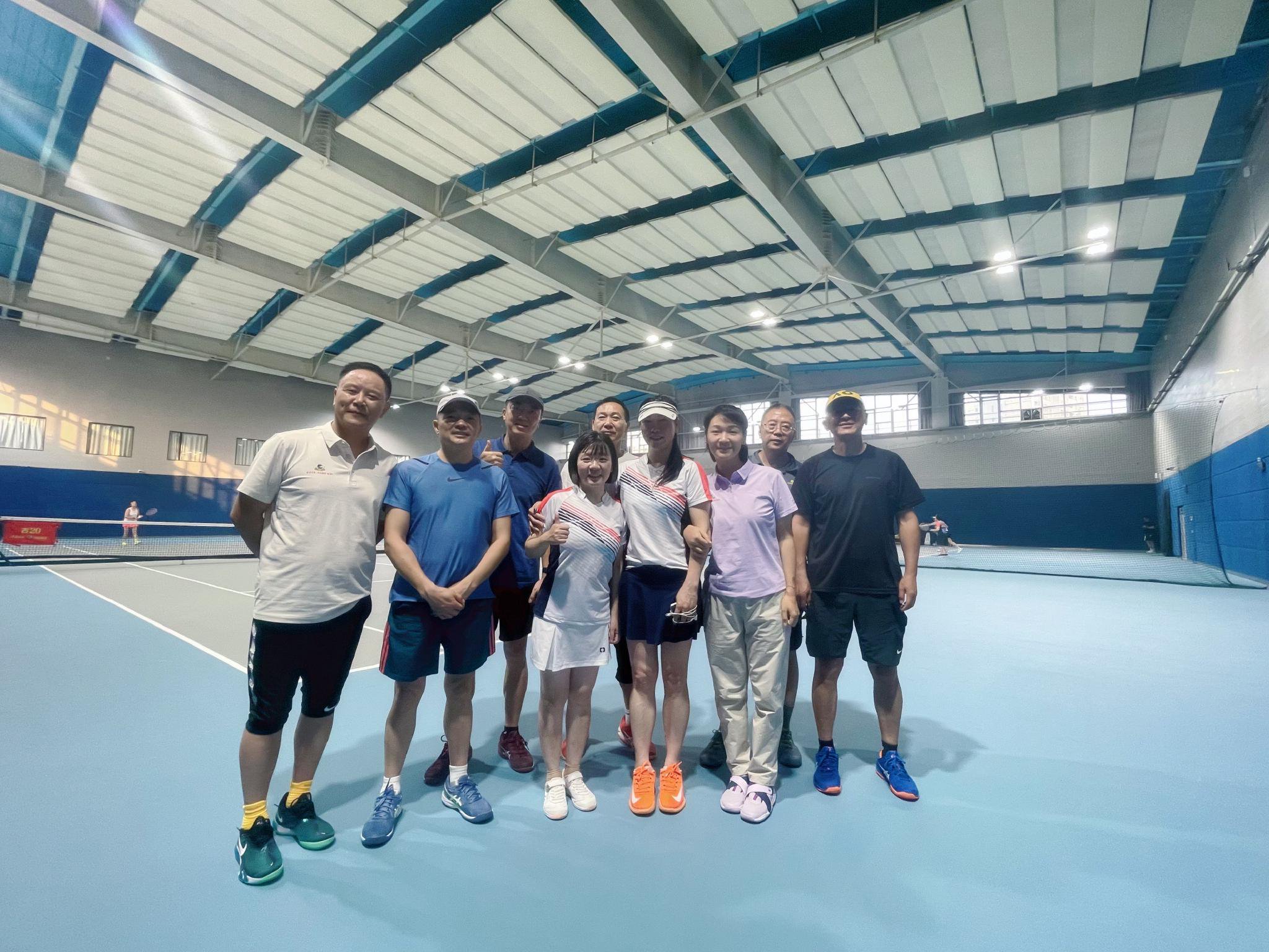 的庞遵萍/杨雪梅和山西队的郭方/王宏刚,辽宁队的高兴武/田野和四川队