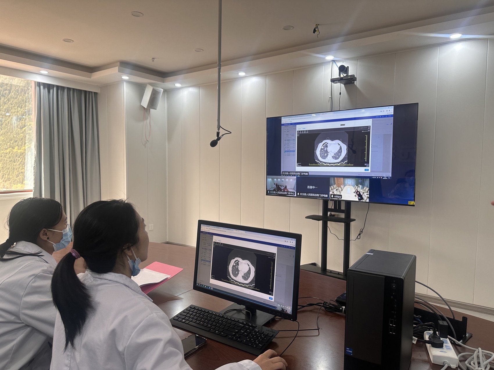 县人民医院医生与成都市第七人民医院医生隔屏对话,为一腹痛患者会诊