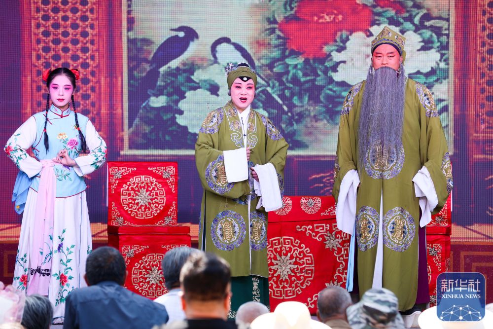 5月26日,在河北省石家庄晋州市营里镇小尚村,石家庄市评剧院青年评剧