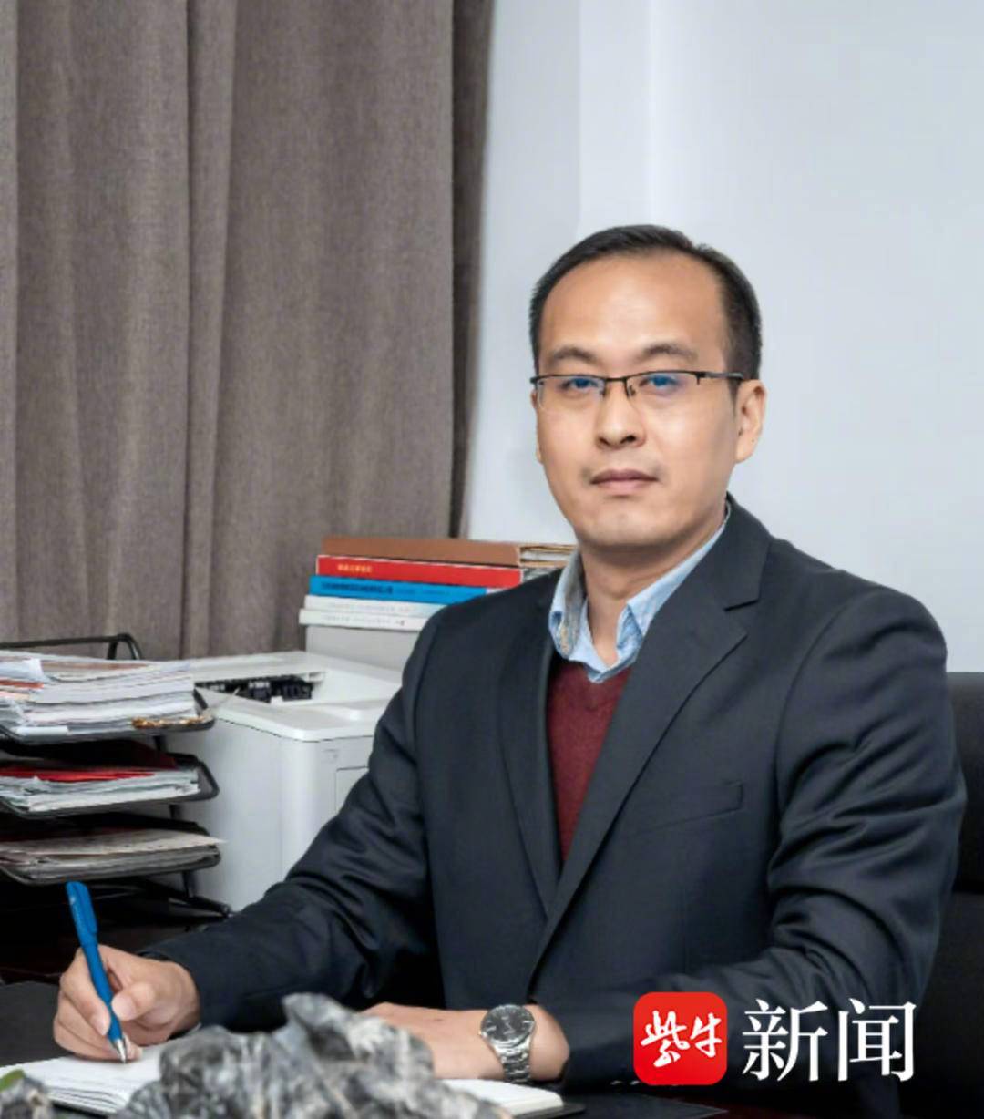 面对学生的提议,常州市戚墅堰高级中学的任惠宇校长表示,校名的变更对