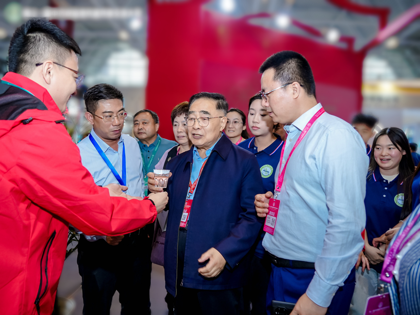 采芝林西洋参亮相第十一届中药材基地共建共享交流大会|广药集团_新浪