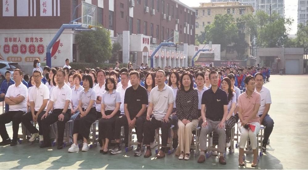 市二十五中举行"亮剑冲锋"活动