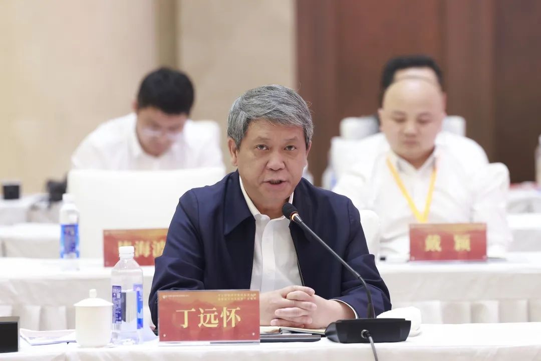 各酒企代表作主旨发言