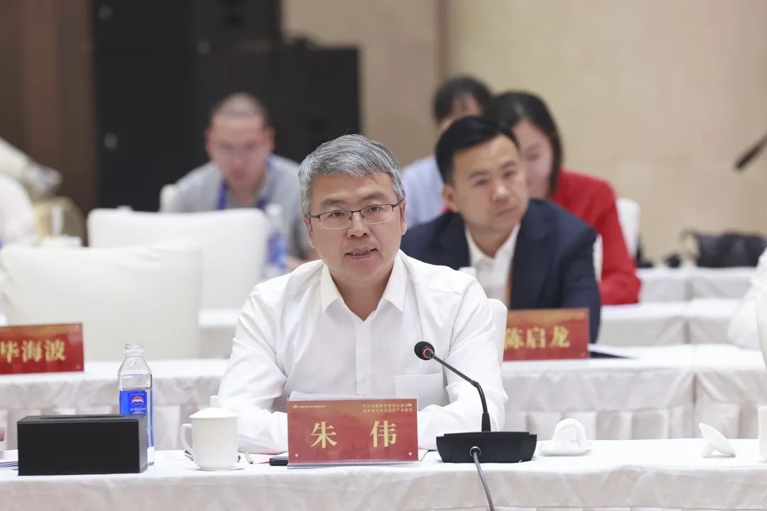 各酒企代表作主旨发言