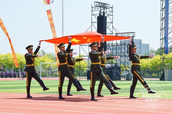 舞台绚烂,精彩纷呈,紧紧围绕"中华民族一家亲,同心共筑中国梦"主题