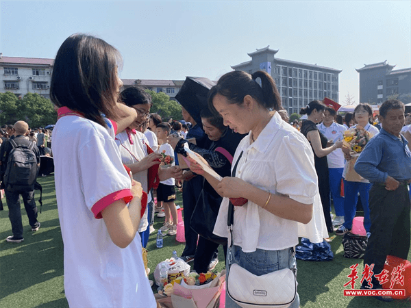 十八而志 扬帆启程  芷江一中举行2024年高三成人礼