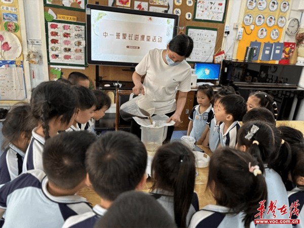 鹤城区幼儿园开展家长进课堂活动