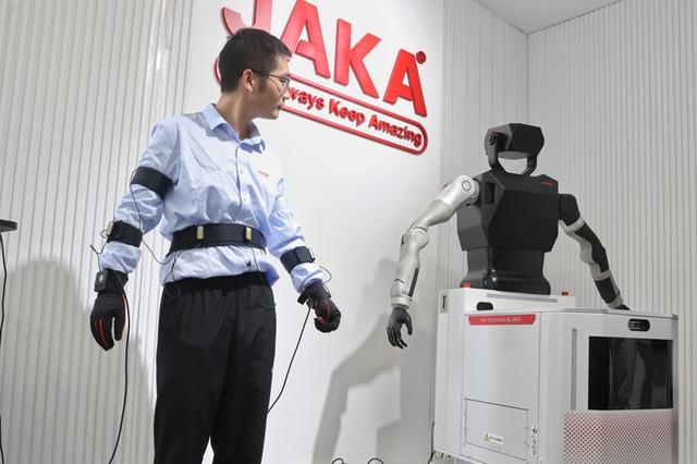 2024年5月24日,上海节卡机器人股份有限公司,人形机器人在模仿人的