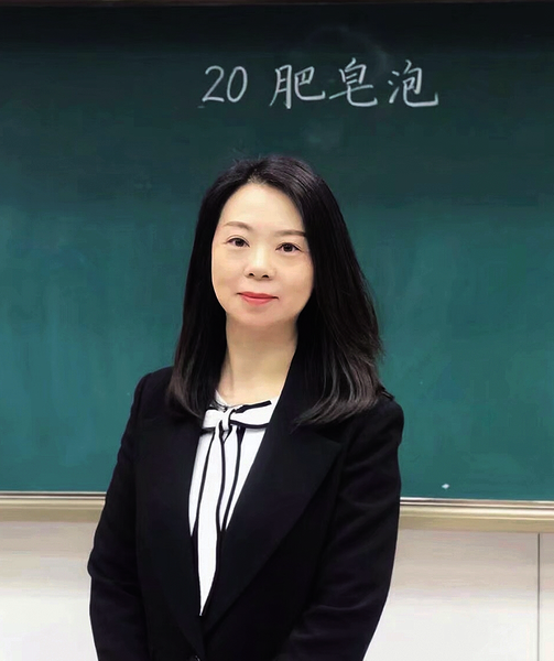 曾艳老师个人简介曾艳,西安市实验小学二年级班主任,语文教师.