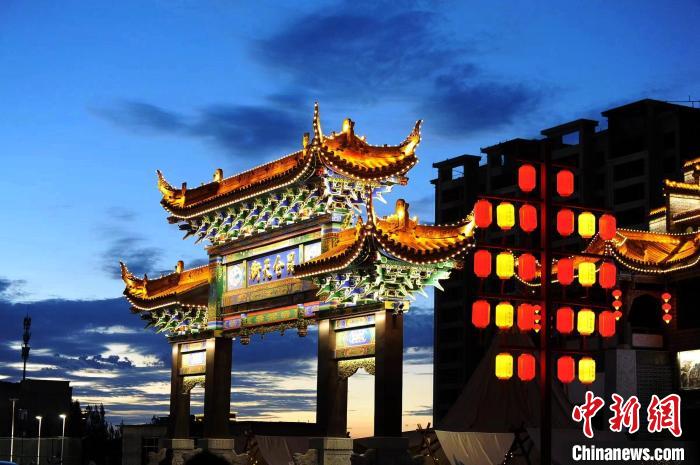 青海格尔木昆仑山下有天街:取意东方韵,檐下藏春秋