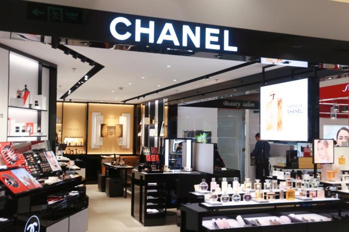 涨价策略显效,业绩大涨的香奈儿:继续涨价|chanel_新浪财经_新浪网