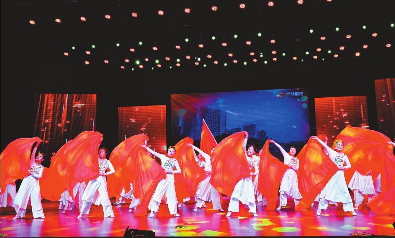 本报记者   孙海涛 摄本报记者 吴 丹核心提示深扎基层一线,热忱服务