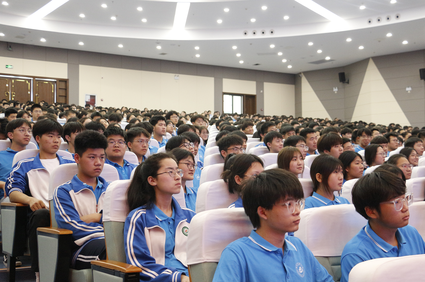 以法护航 守护成长——南阳市人民检察院"送法进校园"走进南都实验