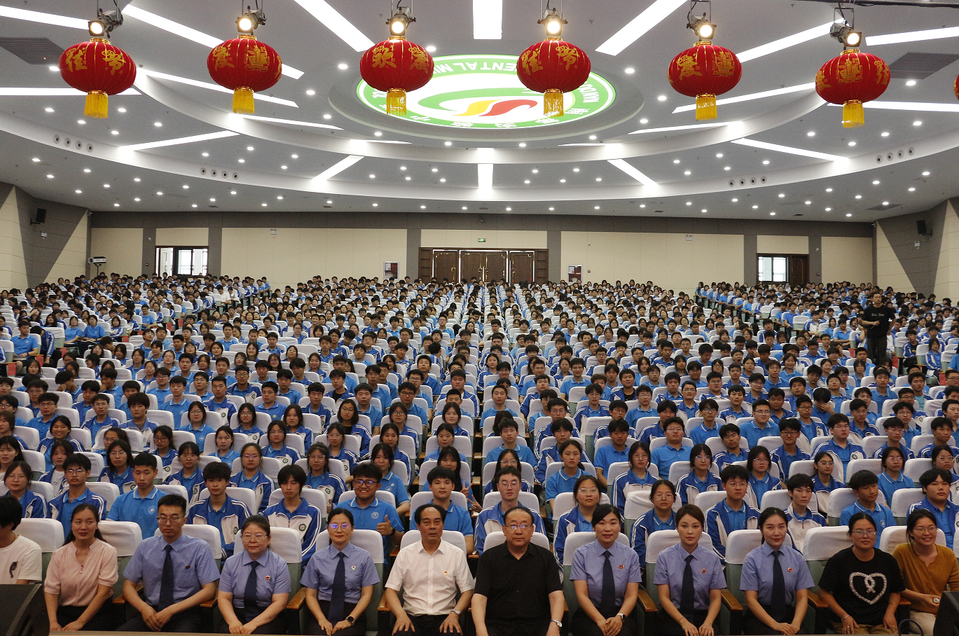 以法护航 守护成长——南阳市人民检察院"送法进校园"走进南都实验