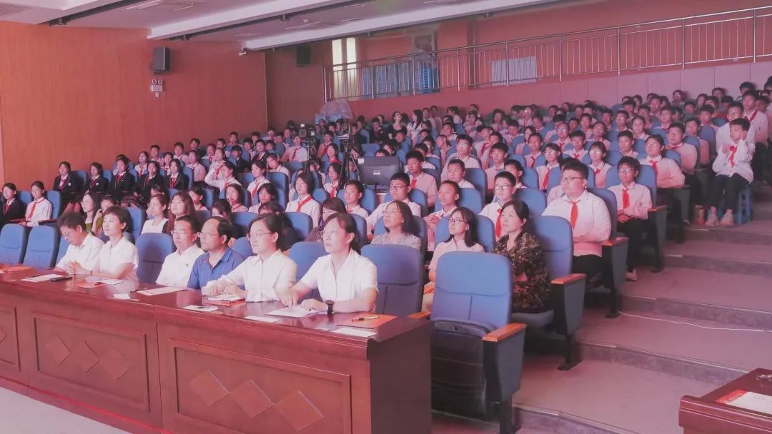 西安市育才中学举行2024年红五月艺术节合唱比赛