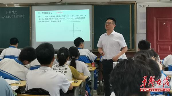 活动中,芷江一中的杨必清老师,杨敏老师和刘菁老师分别进行了精彩的