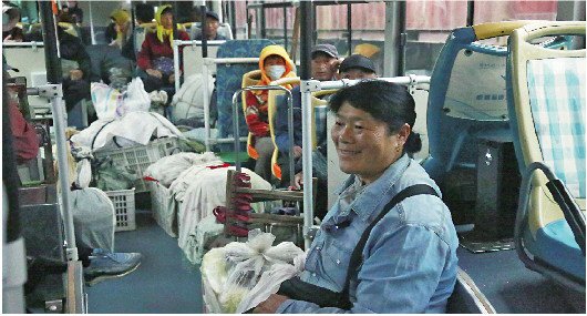 载着人间烟火,助菜农跨海卖菜