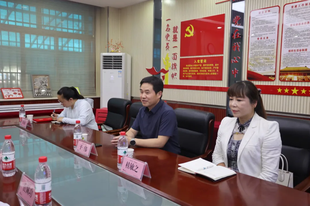 唐玫校长在总结讲话时表达了对西航医院和社区服务站对学校健康工作的