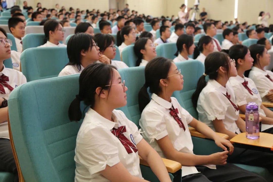西安交大附中空港校区第二届校园艺术体育文化节中华经典诵读比赛圆满