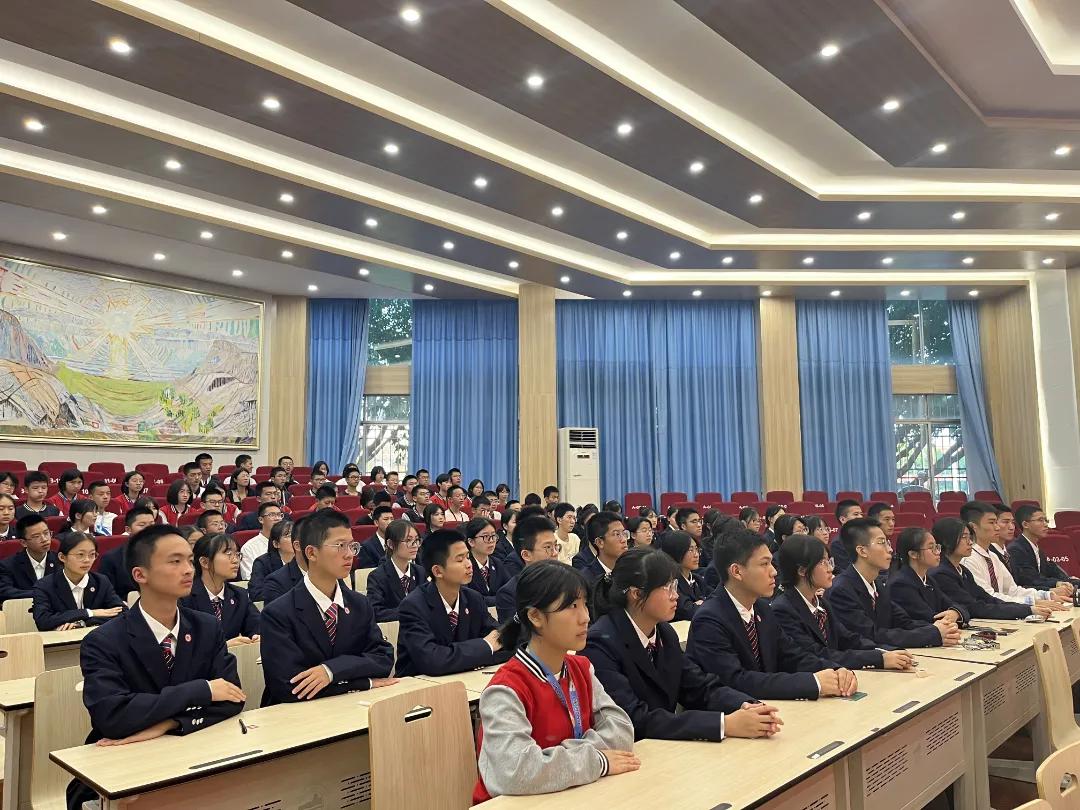泸县二中举行2024年新团员入团仪式