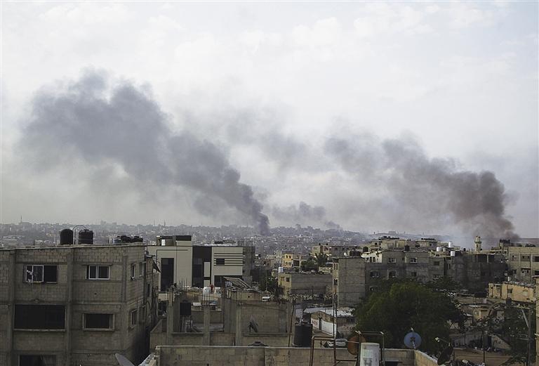 以军轰炸拉法难民营 致重大伤亡