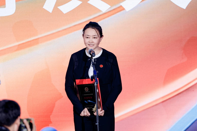 "2024电视剧导演大会 年度导演"杨阳.