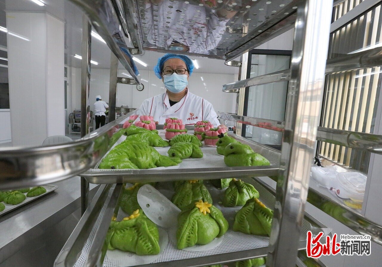 5月23日,在唐山市路南区女织寨镇定福庄村花饽饽