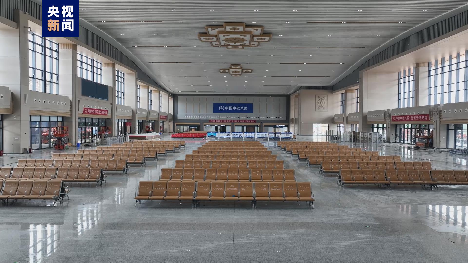 渝湘高铁重庆至黔江段首个站房顺利完工