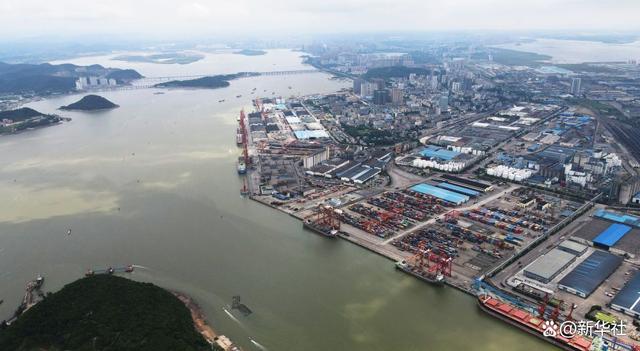 ↑防城港码头（5月21日摄，无人机照片）。新华社记者 金皓原 摄
