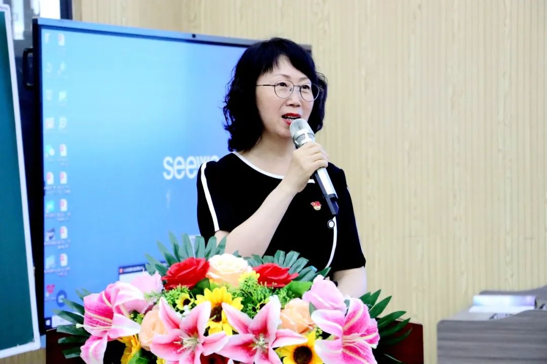 活动伊始,雁塔五小校长胡军致开幕辞,并对所有学科专家和老师们的到来