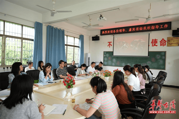 工作室主持人谭自云和核心成员刘鹏先后在醴陵市板杉镇流碧桥小学