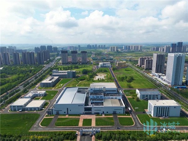 空间环境地面模拟装置由哈工大联合中国航天科技(8