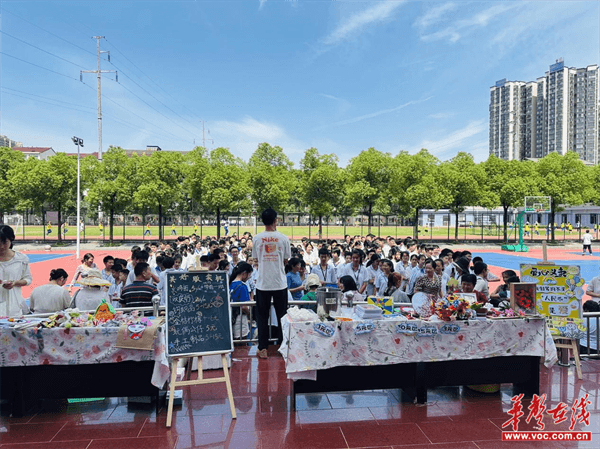 桃源特校联合漳江中学开展爱心义卖活动