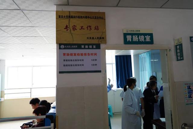 "在上海,胃肠镜检查非常普遍,但这里的老百姓很多到了五六十岁,从来没