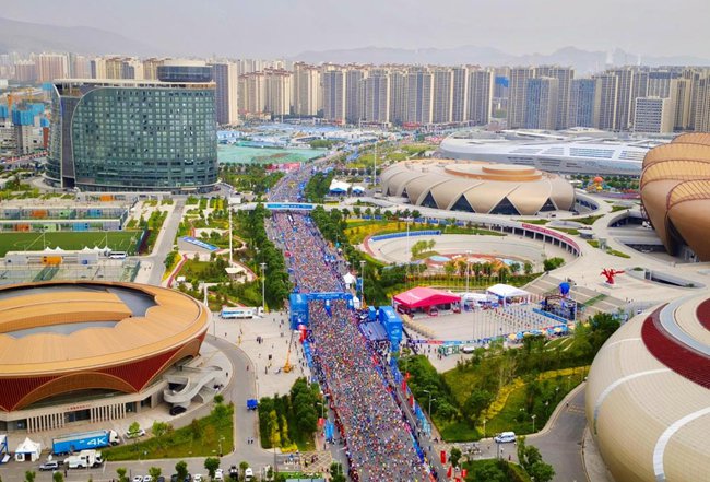 是"提升城市品质,打造精致兰州",用体育联通"一带一路"丝绸之路的体育