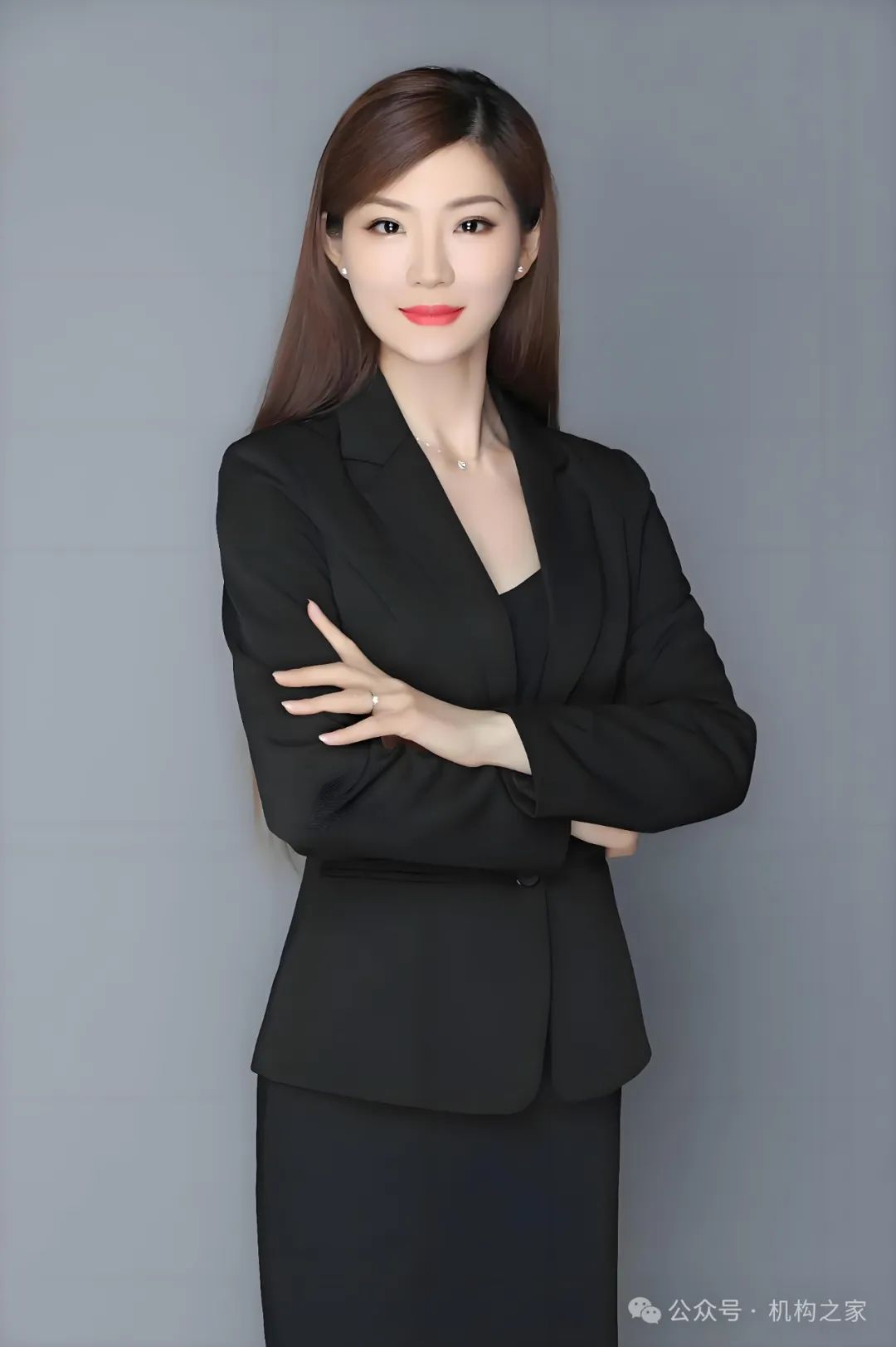 鹏华美女基金经理闫思倩疑用申购资金分红,寅吃卯粮策略堪忧!