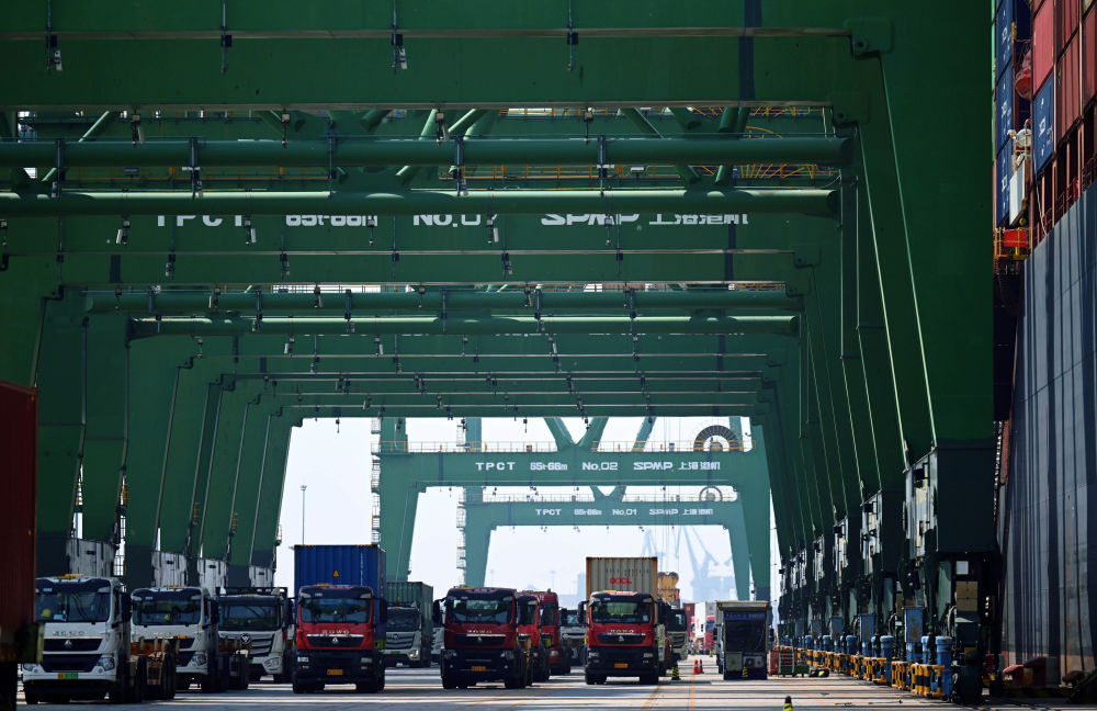 80%)国际集装箱码头有限公司操作管理部副经理于成介绍,新航线增强了