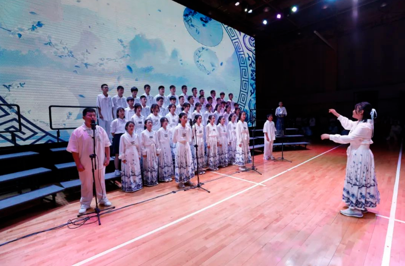 西安市高新逸翠园初级中学举办2024"歌唱青春 梦想启航"班级合唱比赛