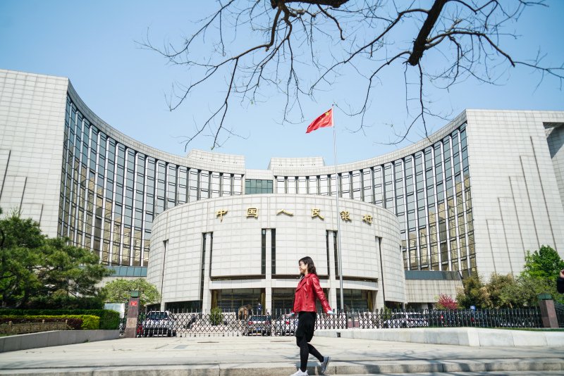 强大的中央银行通常有两方面含义:一方面,所在经济体体量大,综合实力