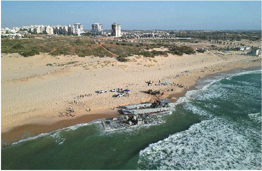 美国国防部当地时间28日说,美军在加沙地带中部海岸建造的漂浮式临时