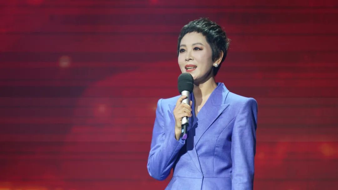 陕西广电融媒体集团主持人,陕西省朗诵协会理事李甜甜本期《三秦楷模