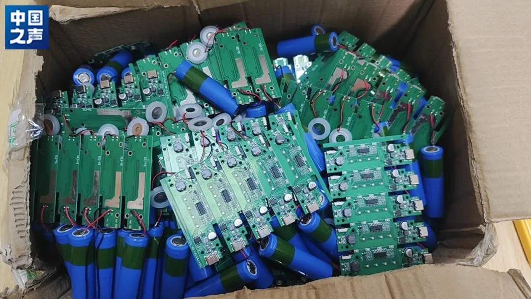 改装充电器,充电宝的配件与一般的刑事犯罪不同,非法生产,销售窃听