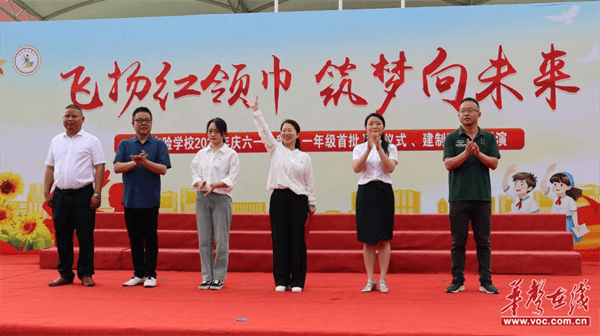 教务副校长吴正强在致辞中寄语:"希望你们能够珍惜这个机会,努力学习