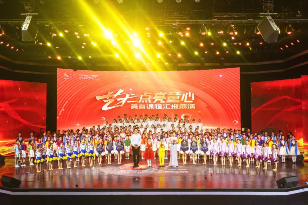 教育局党组书记,局长张宝珍,赛罕区教育局党组副书记郭利军, 赛罕区