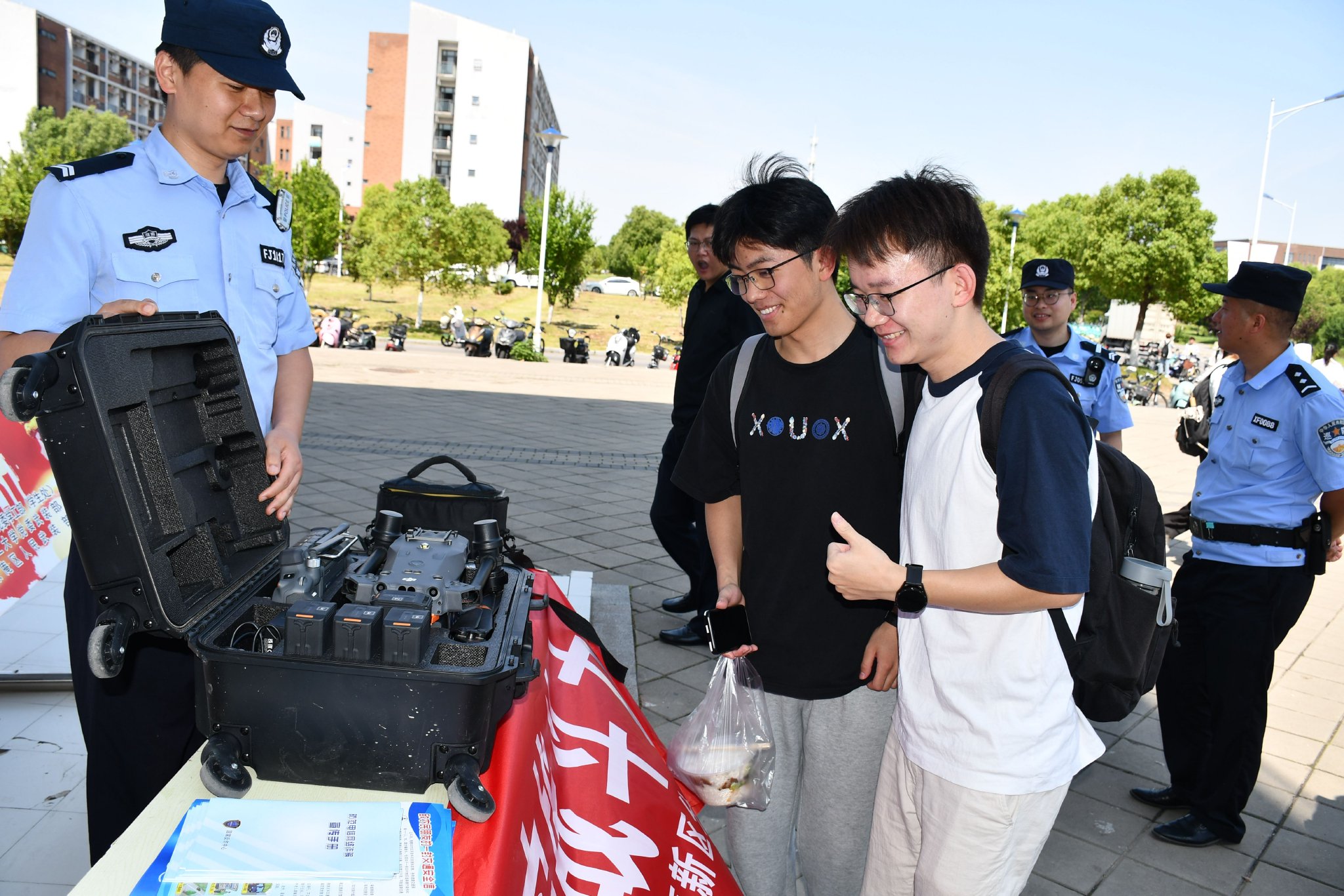 淮南山南公安:开展科技周集中宣传活动