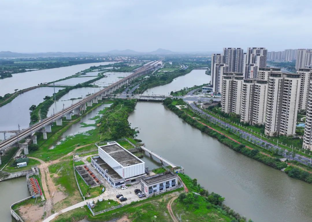 屹立漠阳江边,这栋建筑干嘛用的?捍卫城南人口约14万人