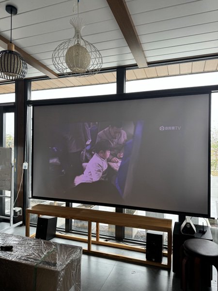 想要投影看得爽,光学屏幕很重要